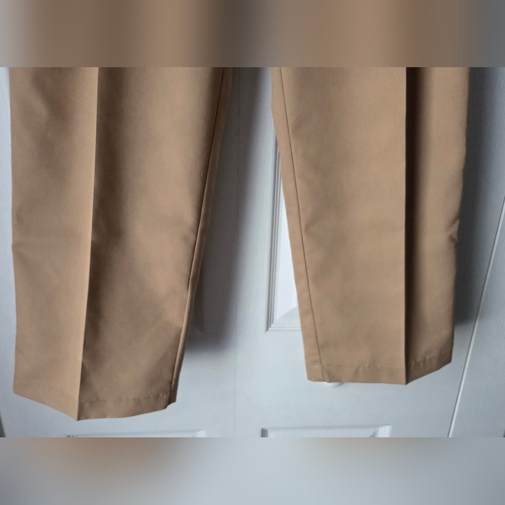 NWT Dockers 36x29 Men's Pleated Relax Fit Khaki Pants - Picture 4 of 10